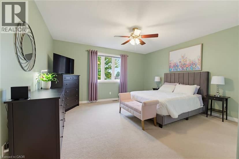 39 OAK Crescent — photo 18 of 40