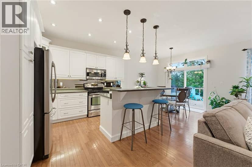 39 OAK Crescent — photo 17 of 40
