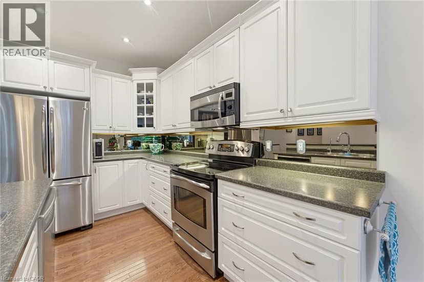 39 OAK Crescent — photo 14 of 40