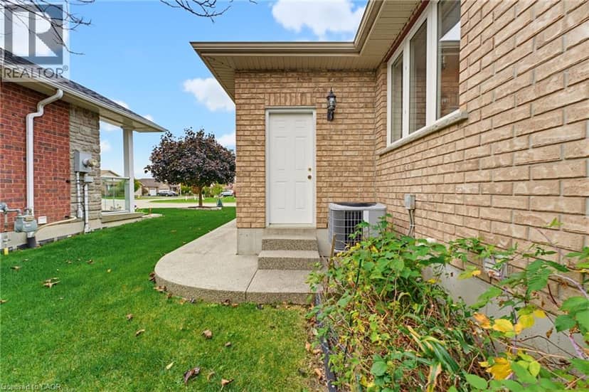39 OAK Crescent — photo 37 of 40