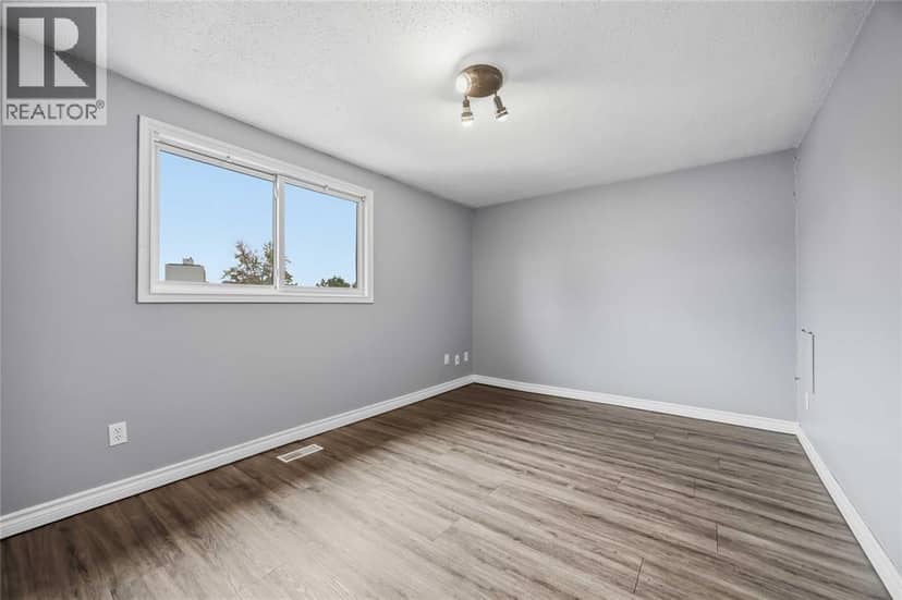 215 TRUDEAU DRIVE Unit# 59 — photo 15 of 29