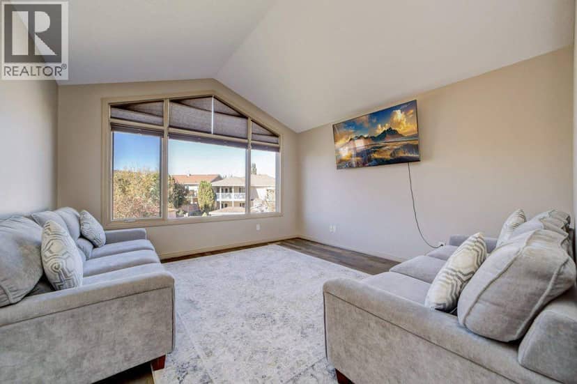 442 Gateway Crescent S — photo 14 of 40