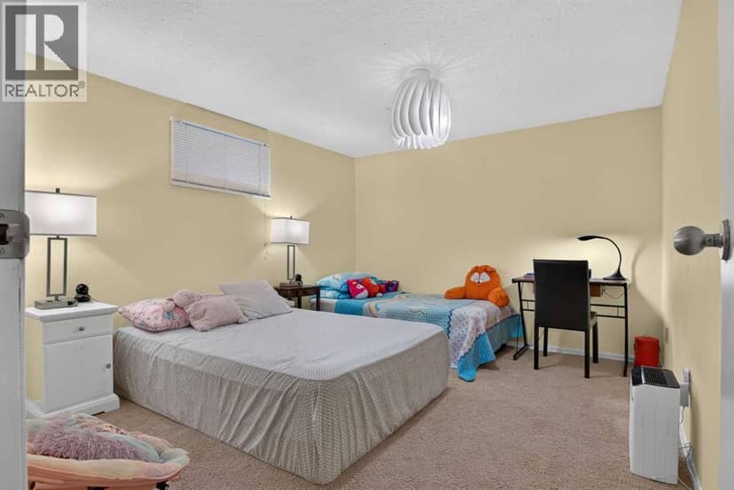 4539 26 Avenue SW — photo 32 of 40