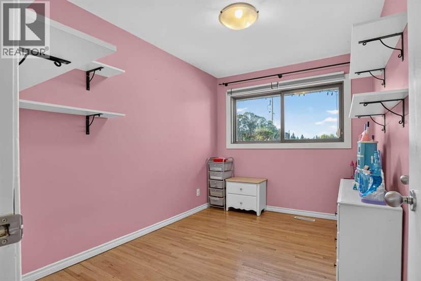 4539 26 Avenue SW — photo 18 of 40
