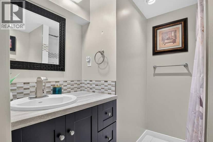 4539 26 Avenue SW — photo 30 of 40