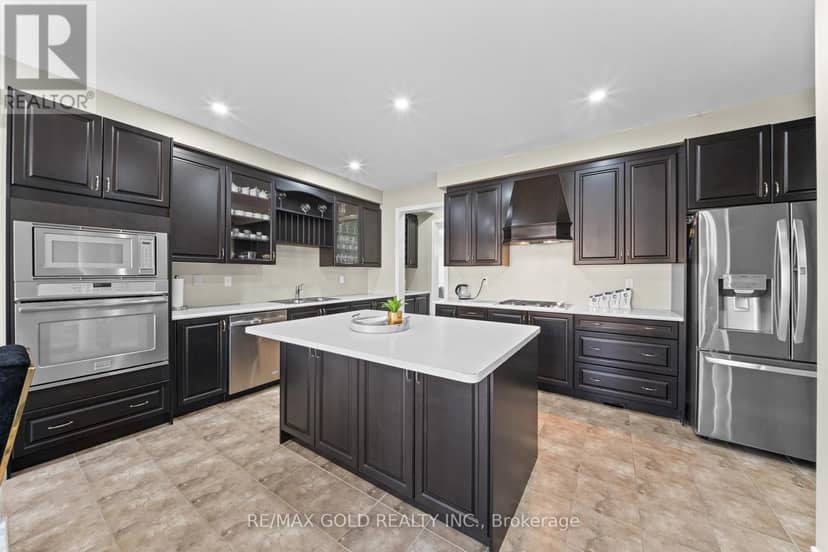 11 Clearfield Drive — photo 10 of 30