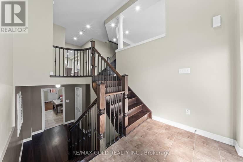 11 Clearfield Drive, Brampton, photo 3