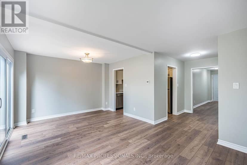 23 - 2004 Glenada Crescent — photo 10 of 40