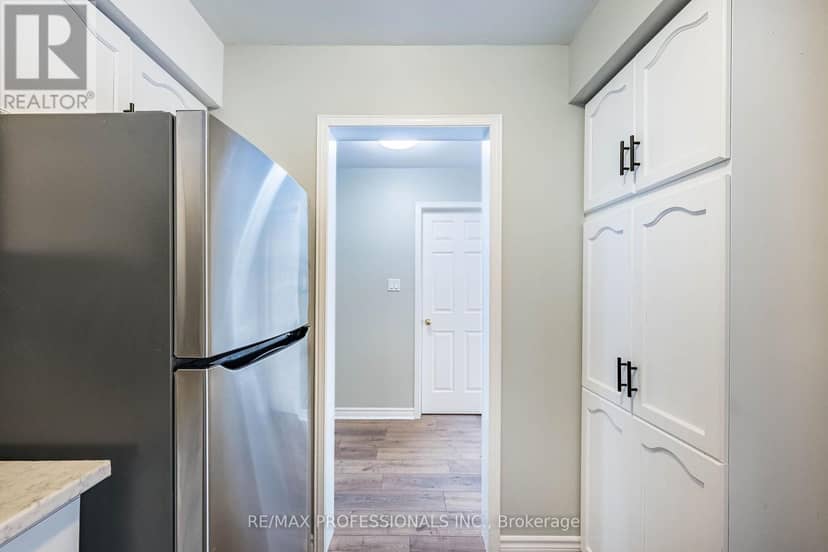 23 - 2004 Glenada Crescent — photo 19 of 40