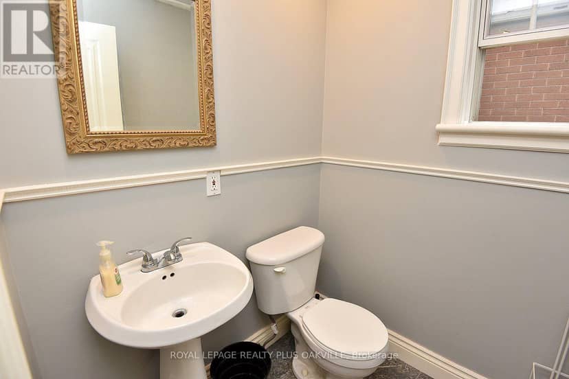 1236 King Street W — photo 17 of 35