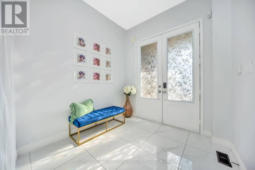 336 Elyse Court, Aurora, photo 4