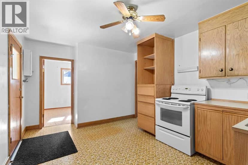 320 4 Avenue S, Three Hills, photo 2