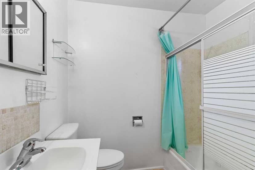 320 4 Avenue S — photo 10 of 28