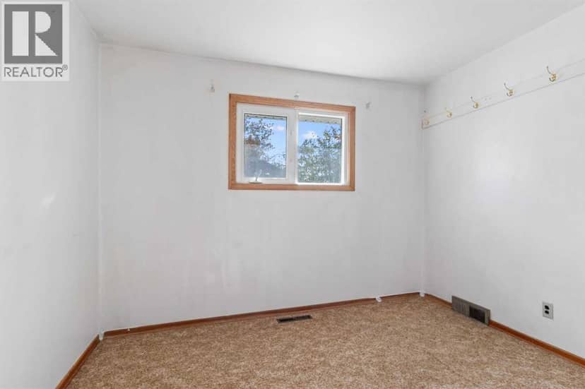 320 4 Avenue S, Three Hills, photo 7