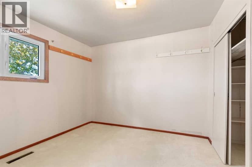 320 4 Avenue S — photo 9 of 28