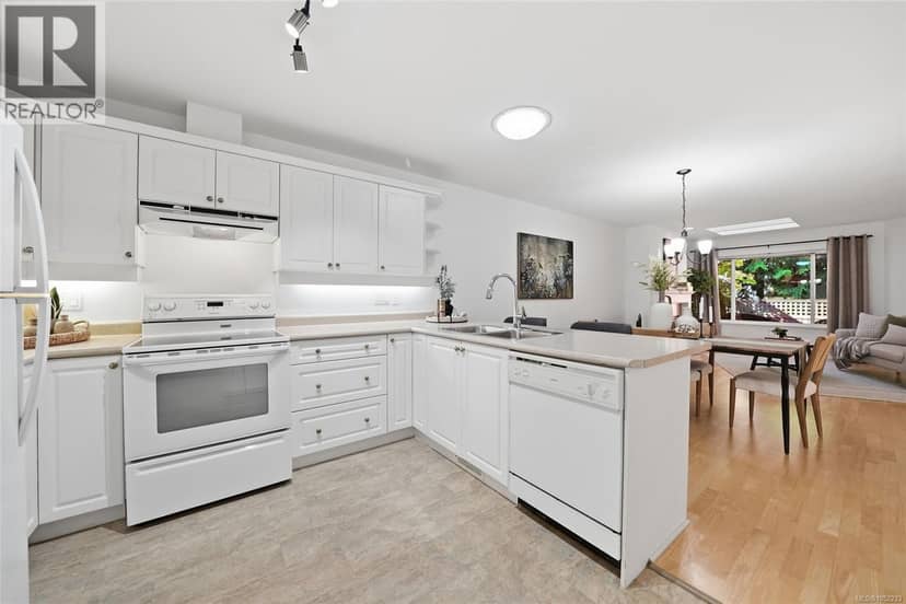 9 850 Arbutus St — photo 12 of 35