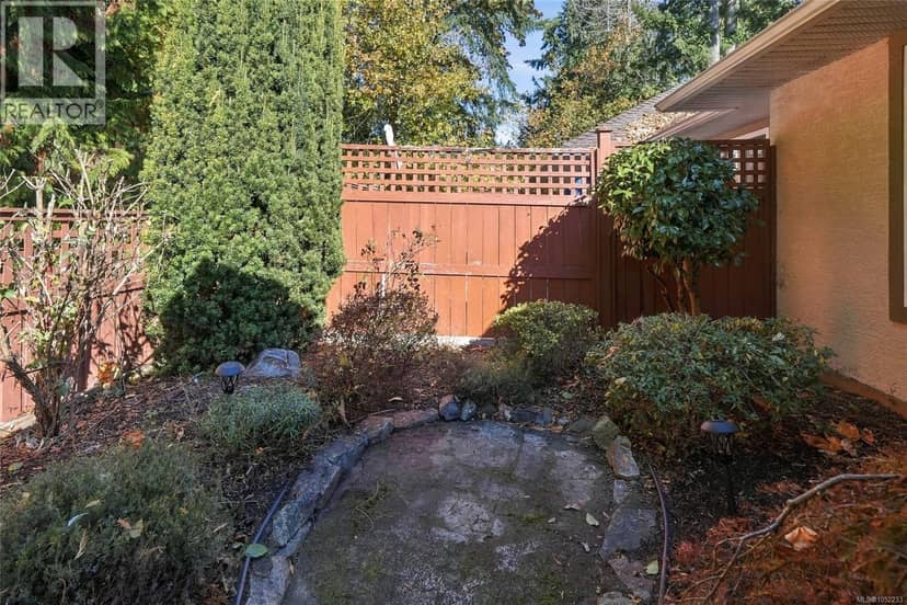 9 850 Arbutus St — photo 28 of 35