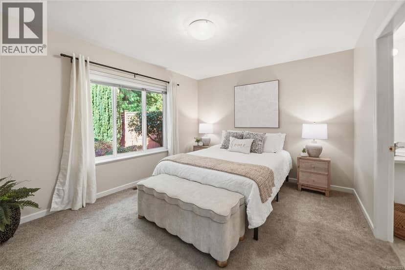 9 850 Arbutus St — photo 14 of 35