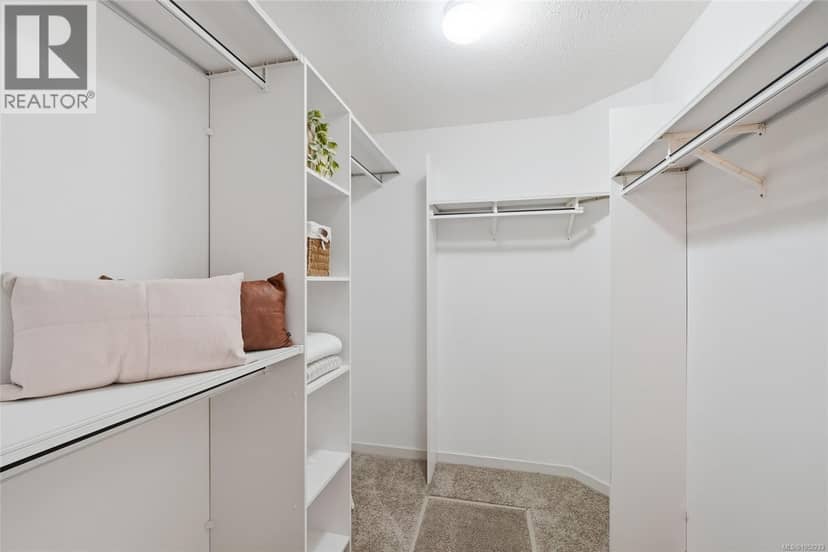 9 850 Arbutus St — photo 19 of 35