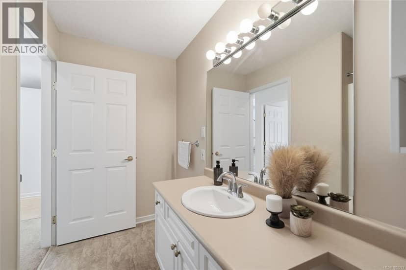 9 850 Arbutus St — photo 20 of 35