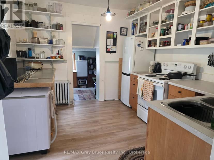648 9th Street E — photo 12 of 24