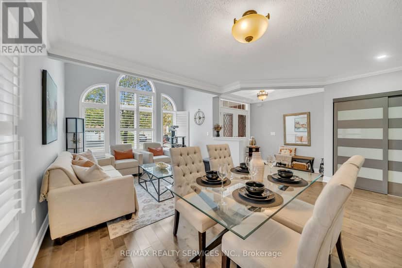 82 Dunvegan Crescent — photo 10 of 40