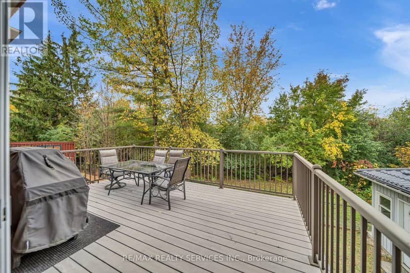 82 Dunvegan Crescent — photo 19 of 40