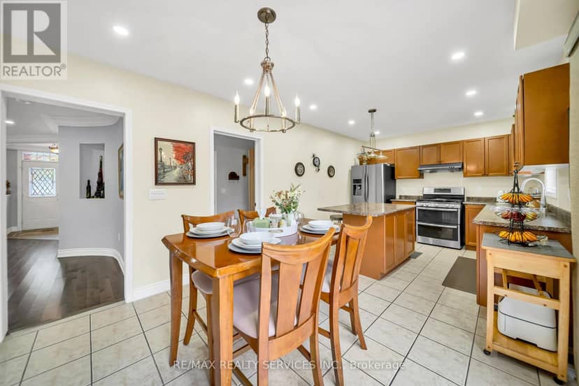 82 Dunvegan Crescent — photo 15 of 40