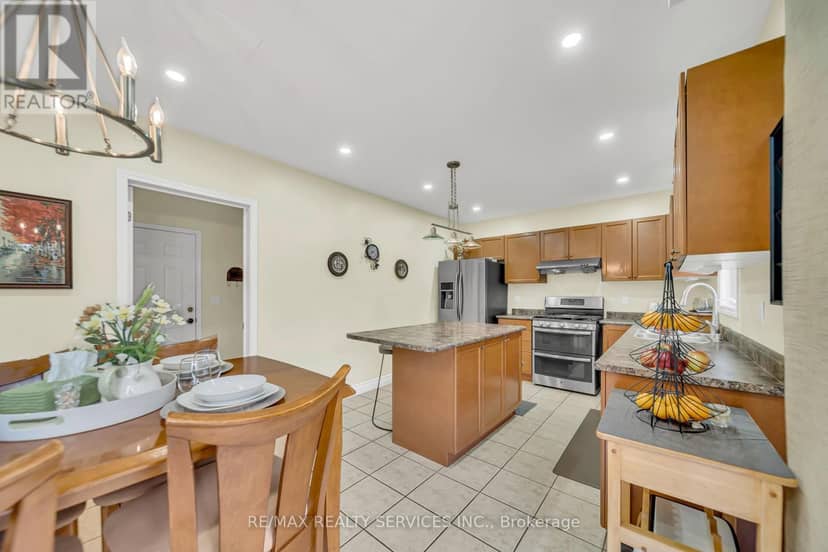 82 Dunvegan Crescent — photo 16 of 40