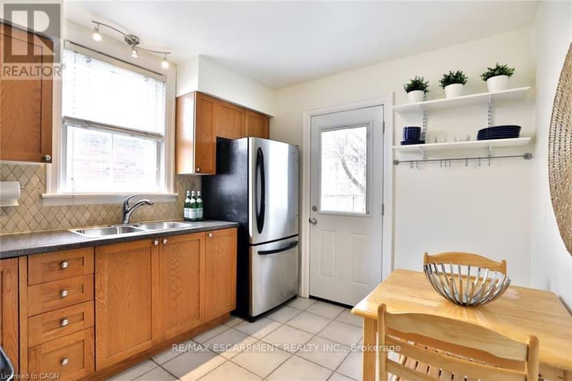 78 Cameron Avenue S — photo 11 of 23