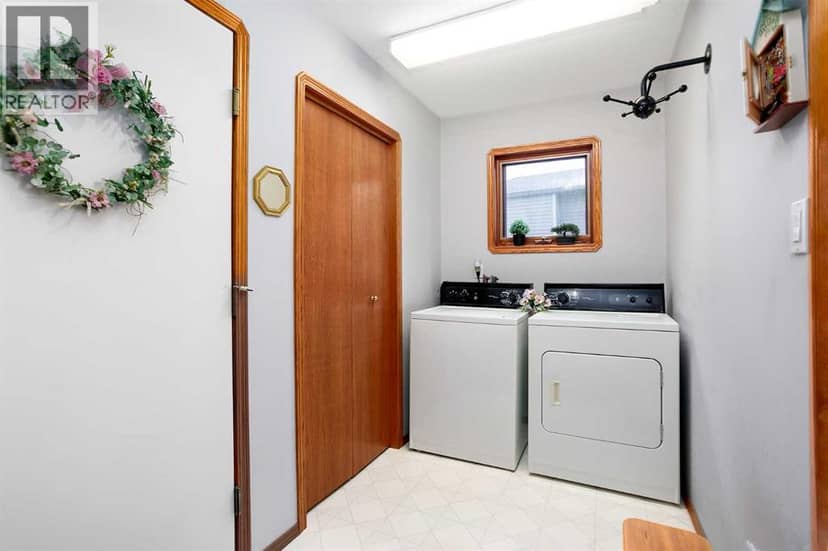 5305 66 Street — photo 12 of 37