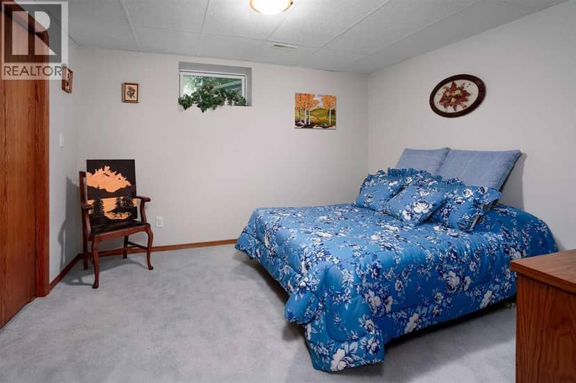 5305 66 Street — photo 21 of 37
