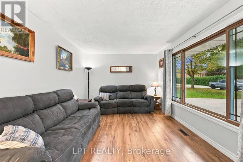 254 Victoria Street — photo 10 of 40