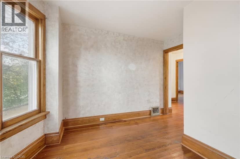 58 CONNAUGHT Avenue S — photo 30 of 40
