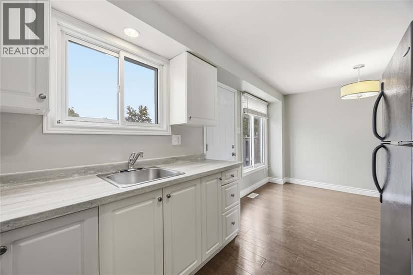 215 TRUDEAU DRIVE Unit# 59 — photo 11 of 29