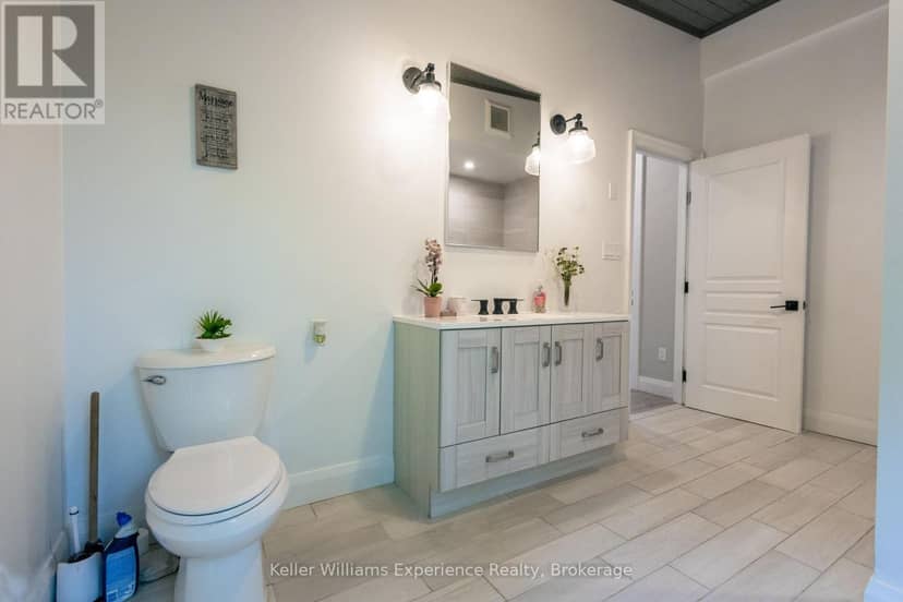 1739 Fraserburg Road — photo 15 of 33
