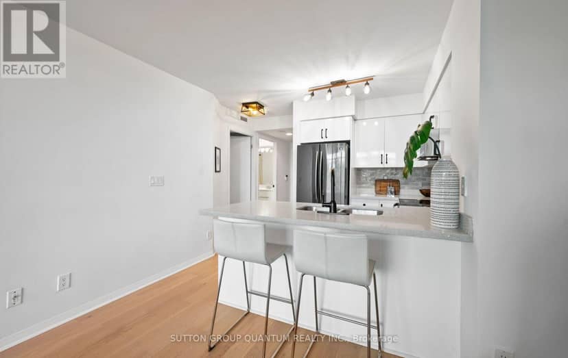 1110 - 219 Fort York Boulevard — photo 14 of 40