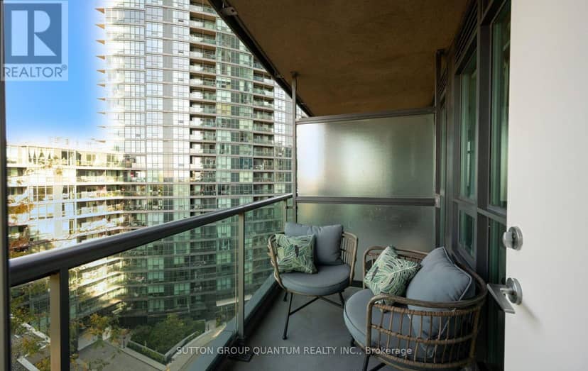 1110 - 219 Fort York Boulevard — photo 21 of 40