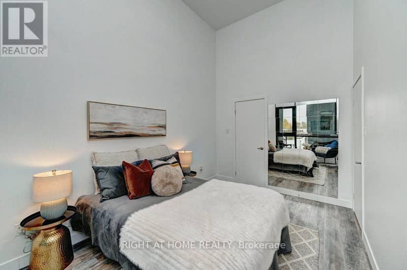 218 - 100 Garment Street — photo 16 of 29