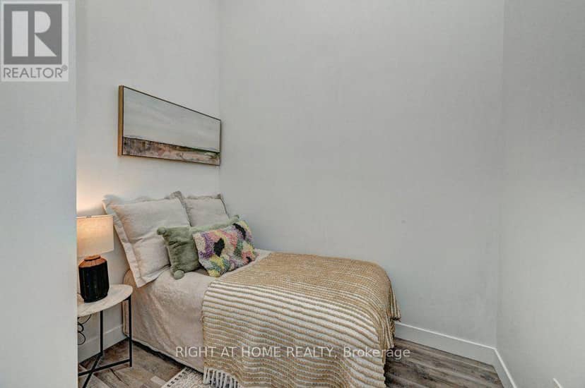 218 - 100 Garment Street — photo 19 of 29