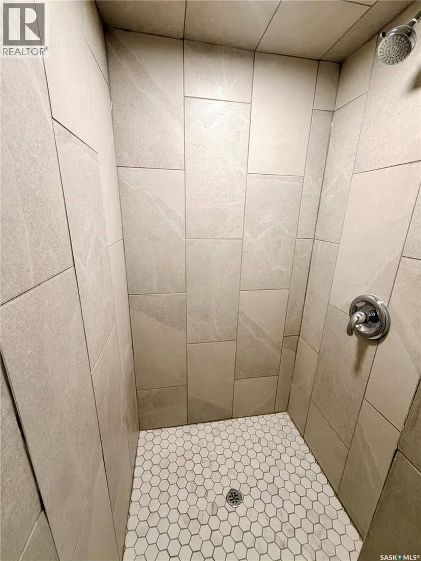 2173 Douglas AVENUE — photo 18 of 40