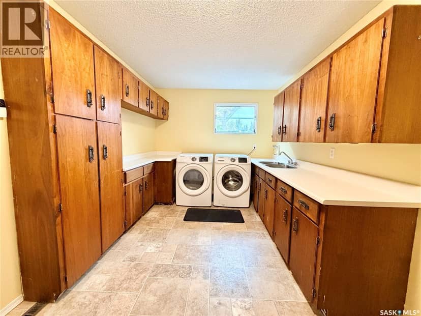 2173 Douglas AVENUE — photo 16 of 40