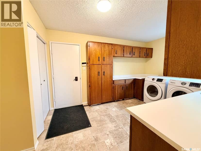 2173 Douglas AVENUE — photo 17 of 40