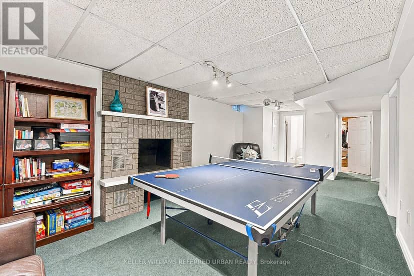 63 Oatlands Crescent — photo 38 of 40