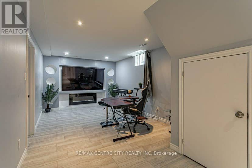 320 Rossmore Court — photo 13 of 36