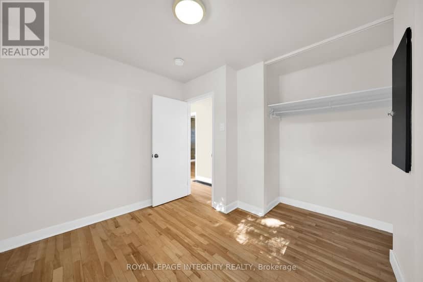 2408 Drury Lane — photo 23 of 40