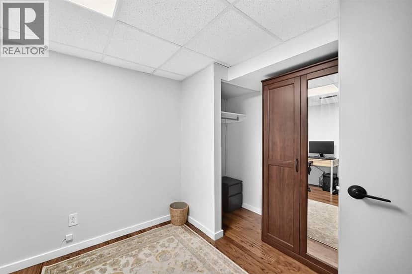 6020 18 Avenue NE — photo 30 of 33