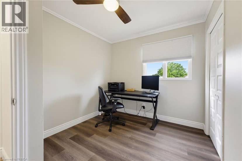 46 GARDEN Crescent — photo 12 of 38