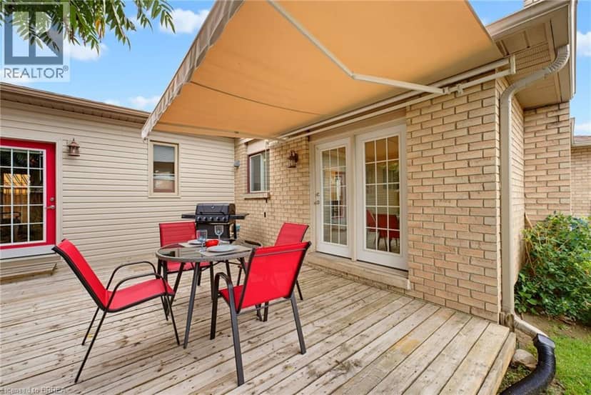 46 GARDEN Crescent — photo 27 of 38
