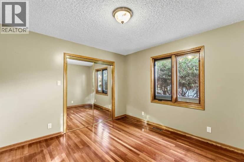 126 8 Avenue E — photo 19 of 36